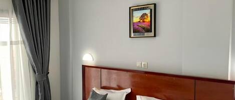 Kahden hengen comfort-huone | Työpöytä, pimennysverhot, silitysrauta/-lauta, ilmainen Wi-Fi