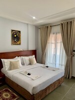 Habitación Confort doble | Escritorio, cortinas opacas, sistema de insonorización