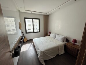 3 bedrooms, in-room safe, desk, iron/ironing board