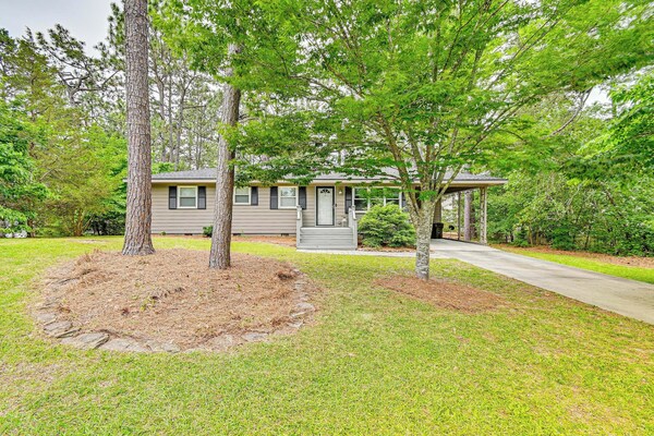 < 2 Mi To Golf Course: Pinehurst Home W/ Deck! - Pinehurst, NC
