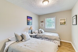 House (3 Bedrooms) | Interior - Pinehurst Home w/ Deck < 2 Mi to Golf Course! (Pinehurst)