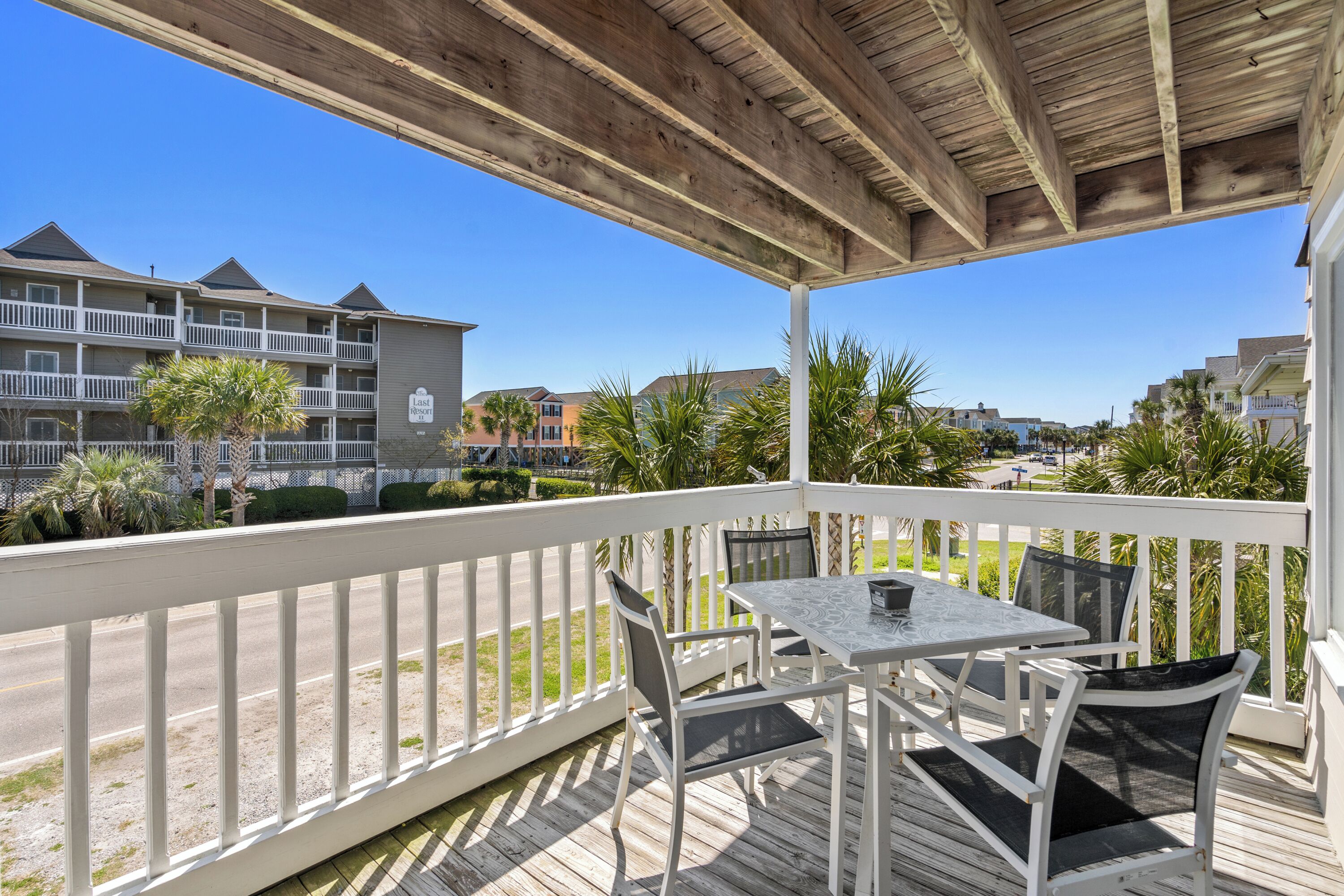 屋外ダイニングエリア