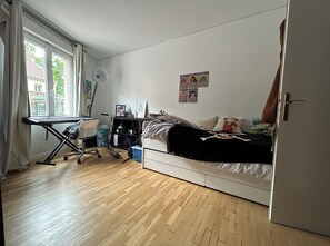 3 quartos, ferros/tábuas de passar roupa, Wi-Fi, roupa de cama