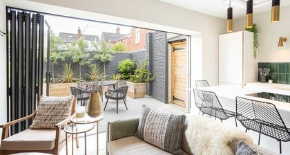 Host & Stay | The School House