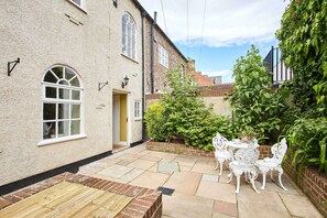 Outdoor dining - Host & Stay | May Cottage (Darlington)