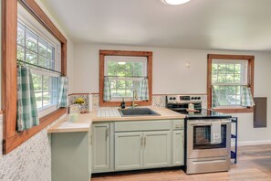 Interior - Peaceful Hiram Retreat on Cuyahoga River! (Mantua)