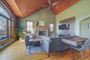 Living area - Pisgah Forest Home w/ Large Deck & Mountain Views! (Pisgah Forest)
