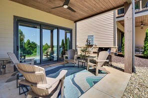 Apartment (2 Bedrooms) | Interior - Toccoa Condo on Golf Course w/ Patio & Grill (Toccoa)