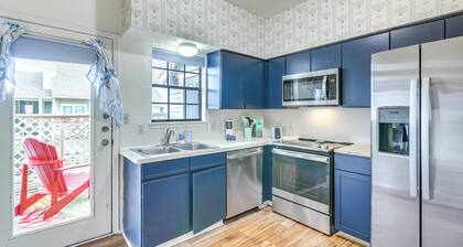 East End Galveston Condo w/ Pool, 1 Mi to Beach!