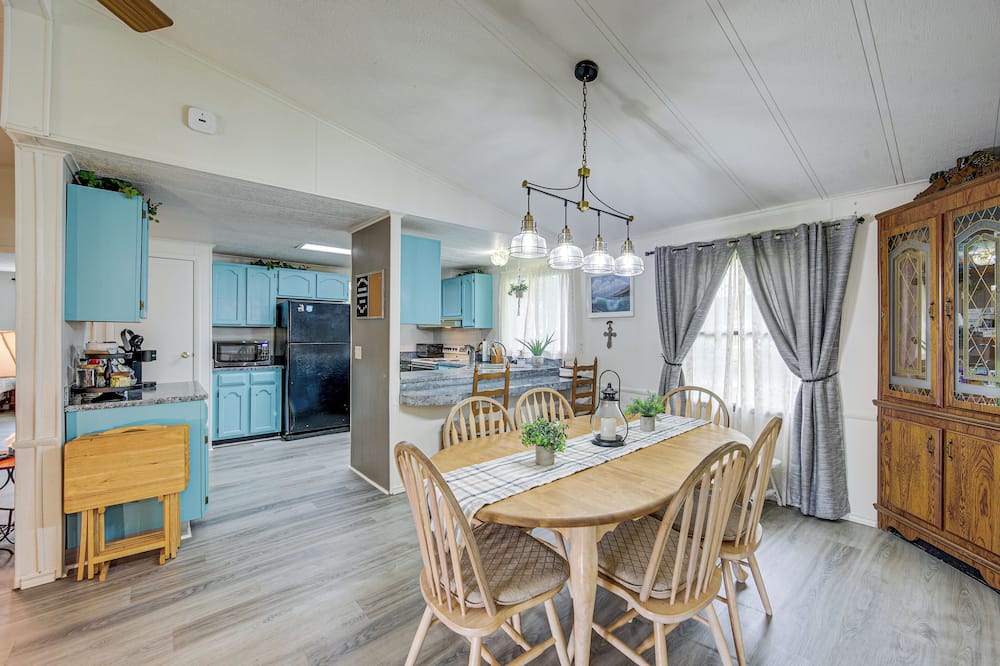 Lakefront Gun Barrel City Home w/ Dock & Deck - Whitton, TX