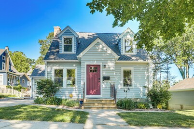 Charming Lake Mills Home Near Rock Lake & Beach