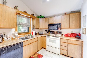 House (2 Bedrooms) | Interior