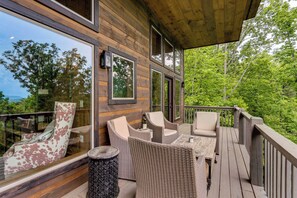 Interior - 2 Decks, Grill, Hot Tub: Mountain Cabin in Murphy (Murphy)