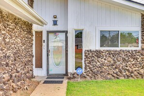 House (3 Bedrooms) | Interior - Family-friendly OKC Area Getaway: Dogs Welcome! (Bethany)