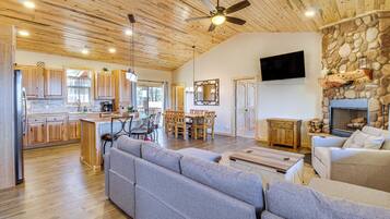 House (3 Bedrooms) | Interior