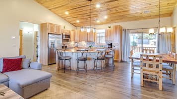 House (3 Bedrooms) | Interior