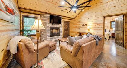 Broken Bow Cabin w/ Private Hot Tub: 14 Mi to Lake