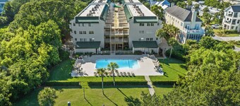 Ocean front Shipwatch Condo, sleeps 6