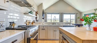 Hot Tub & Mtn Views: Townhome in Granby!