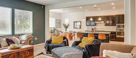 House (5 Bedrooms) | Interior