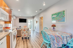 Cottage (2 Bedrooms) | Interior - 2 Mi to Moody Beach, Amenity Access: Wells Getaway (Wells)