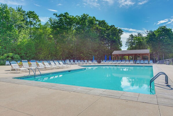 A swimming pool with lounge chairs and a gazebo. - 2 Mi to Moody Beach, Amenity Access: Wells Getaway (Wells)