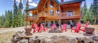 Duck Creek Village Cabin w/ Deck & Private Hot Tub