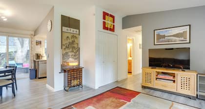 Pet-friendly Sammamish Home w/ Deck ~ 3 Mi to Lake