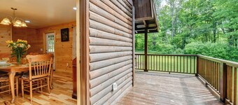 Creekside Cabin in Bainbridge w/ Wraparound Deck!