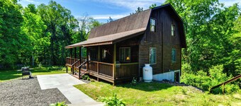 Creekside Cabin in Bainbridge w/ Wraparound Deck!