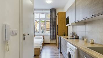 Studio, Kitchen | Private kitchen | Electric kettle