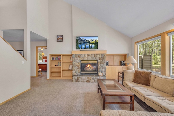 TV, fireplace