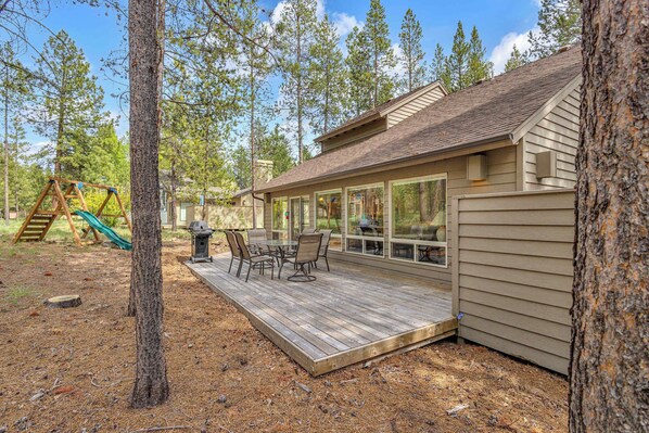 Outdoor dining - Great for families large groups, Sleeps 10 (Sunriver)