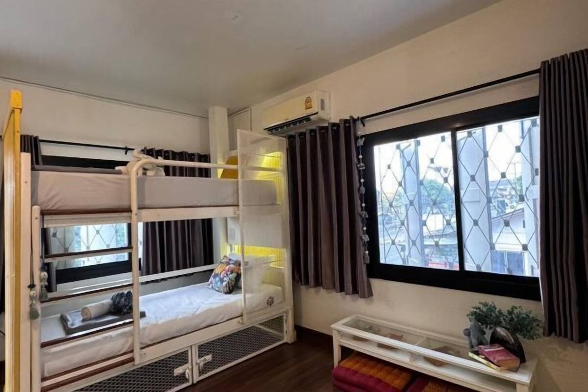 Free WiFi, bed sheets