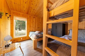 3 عدّة غرف نوم وواي فاي وملاءات أسرّة