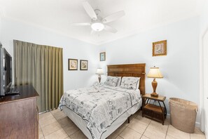 1 chambre, fer et planche Ă repasser, Wi-Fi gratuit, draps fournis