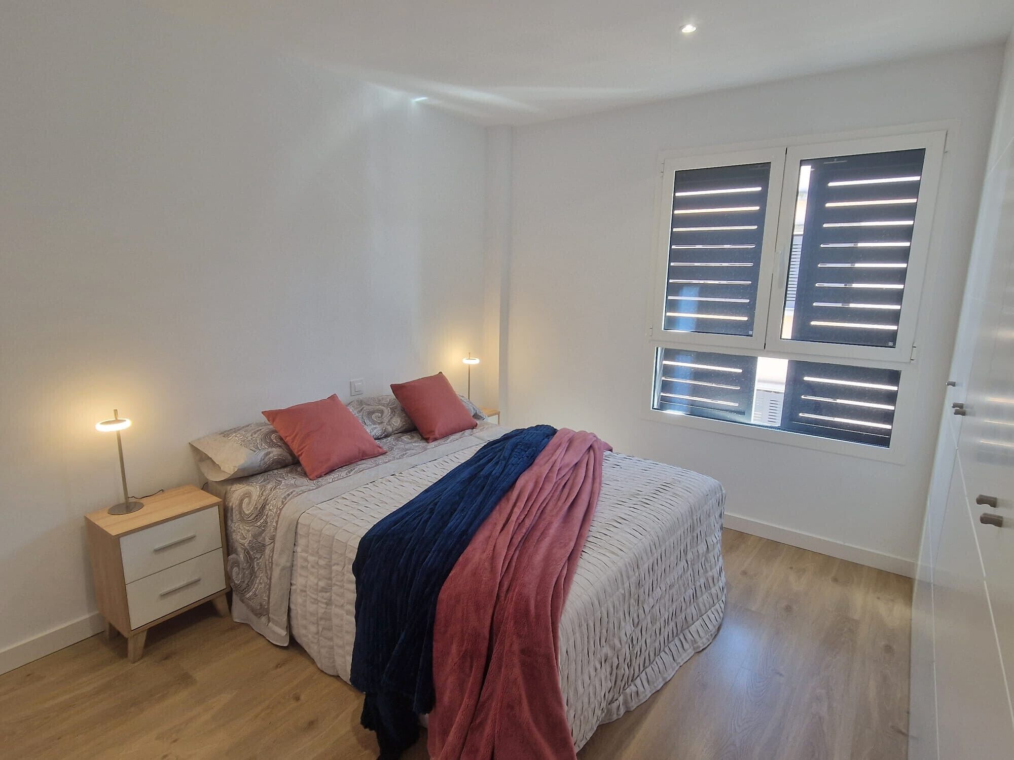 3 slaapkamers, een strijkplank/strijkijzer, wifi