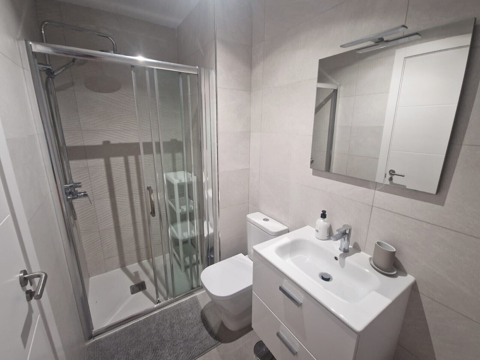 Een douche, een haardroger