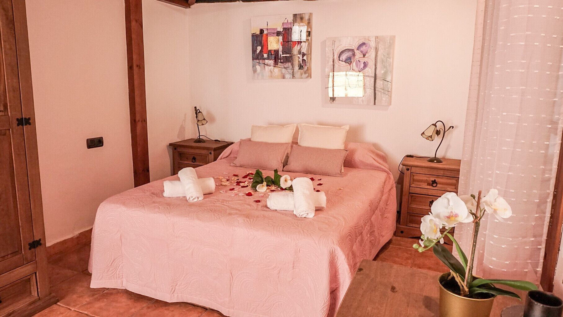 2 slaapkamers, een strijkplank/strijkijzer