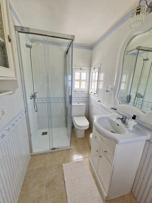 Shower, hair dryer, towels - CHC - Apartamento Abuelo 2 (Buenavista del Norte)