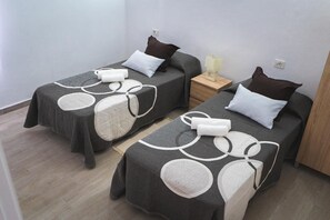 2 makuuhuonetta, silitysrauta/-lauta, ilmainen Wi-Fi