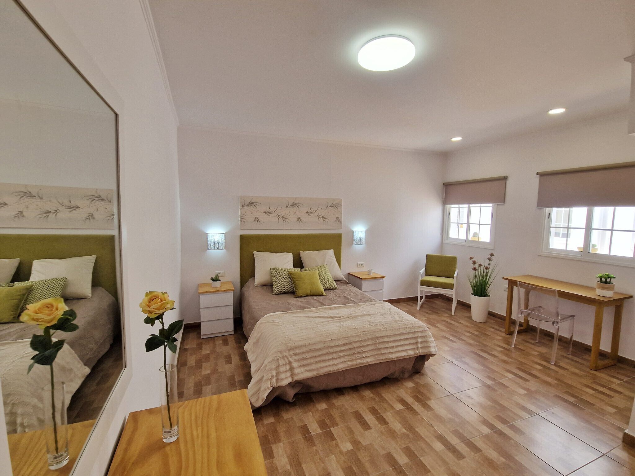 2 slaapkamers, een strijkplank/strijkijzer, gratis wifi