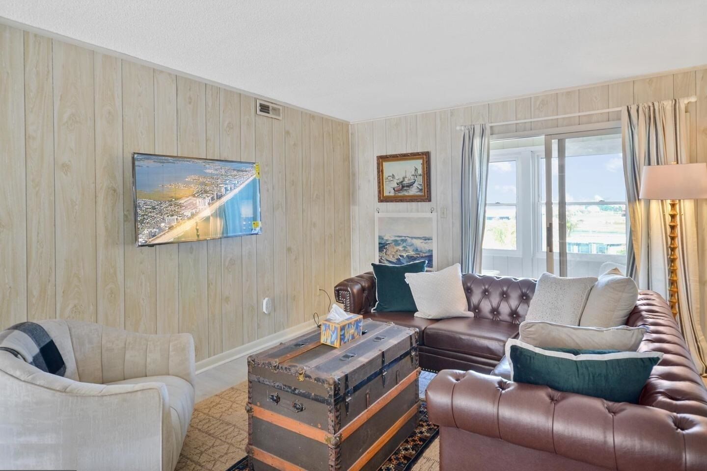 CANAL FRONT with boat slip! Great midtown 2 bedroom, 2 bathroom in midtown Ocean City - just a few blocks to the beach and Atlantic Ocean and close to the best restuarants and bars in town! BSH301