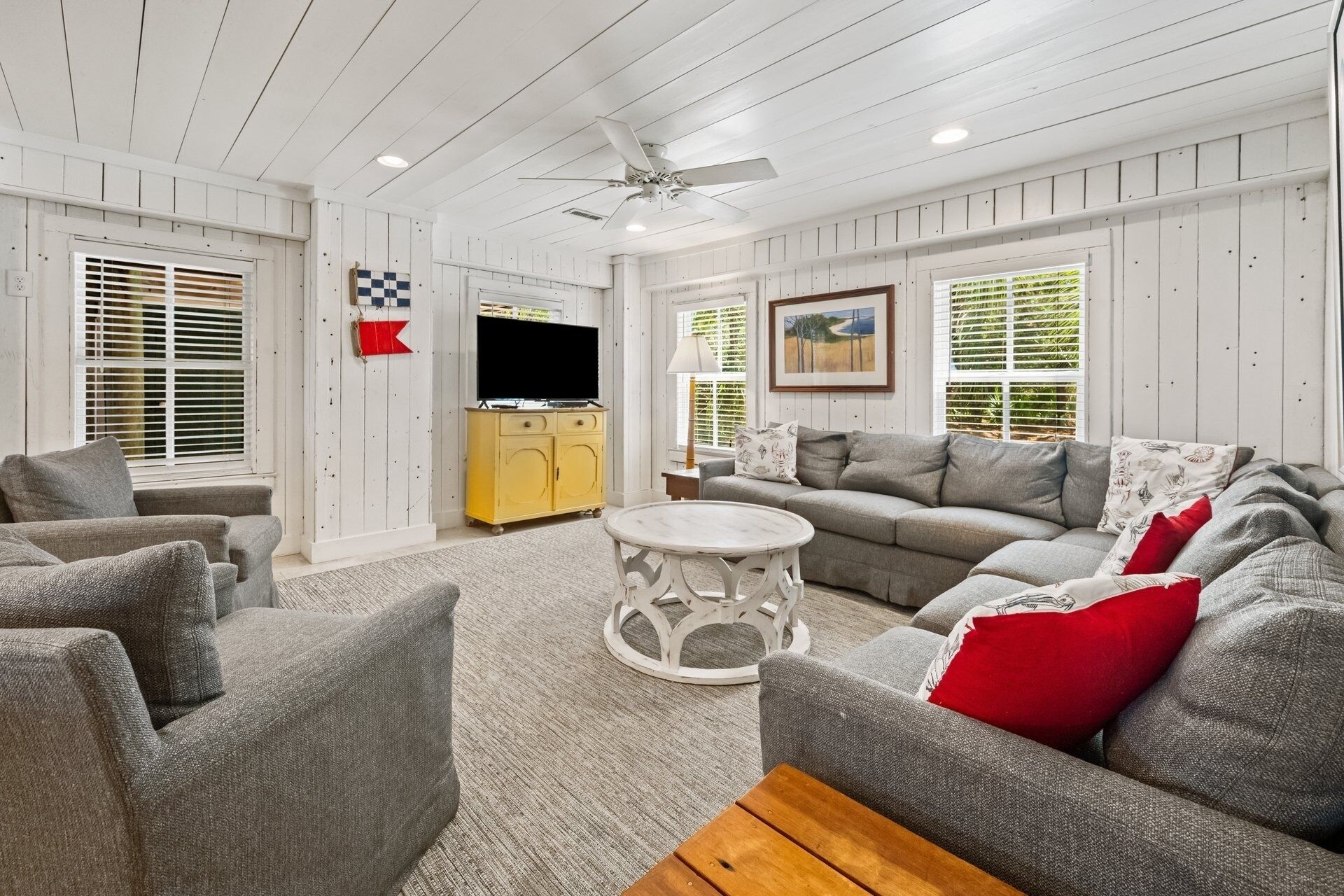 House, Multiple Bedrooms | Living area