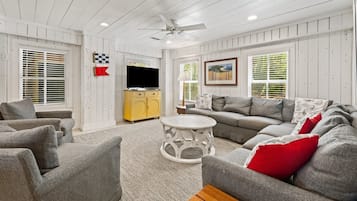 House, Multiple Bedrooms | Living area