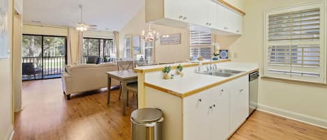 Condo, 2 Bedrooms | Interior