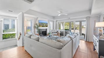 Condo, 4 Bedrooms | Living area