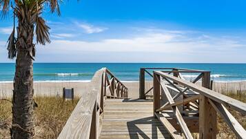 Villa, 4 Bedrooms | Beach