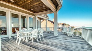 House, 6 Bedrooms | Outdoor dining