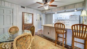 House, 6 Bedrooms | Dining